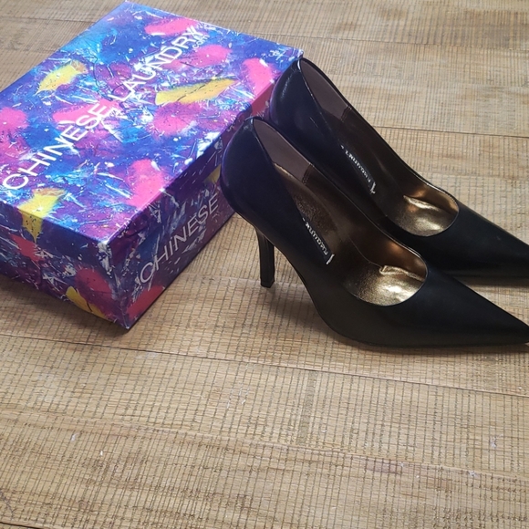 Chinese Laundry Black Leather Pumps - Picture 6 of 8